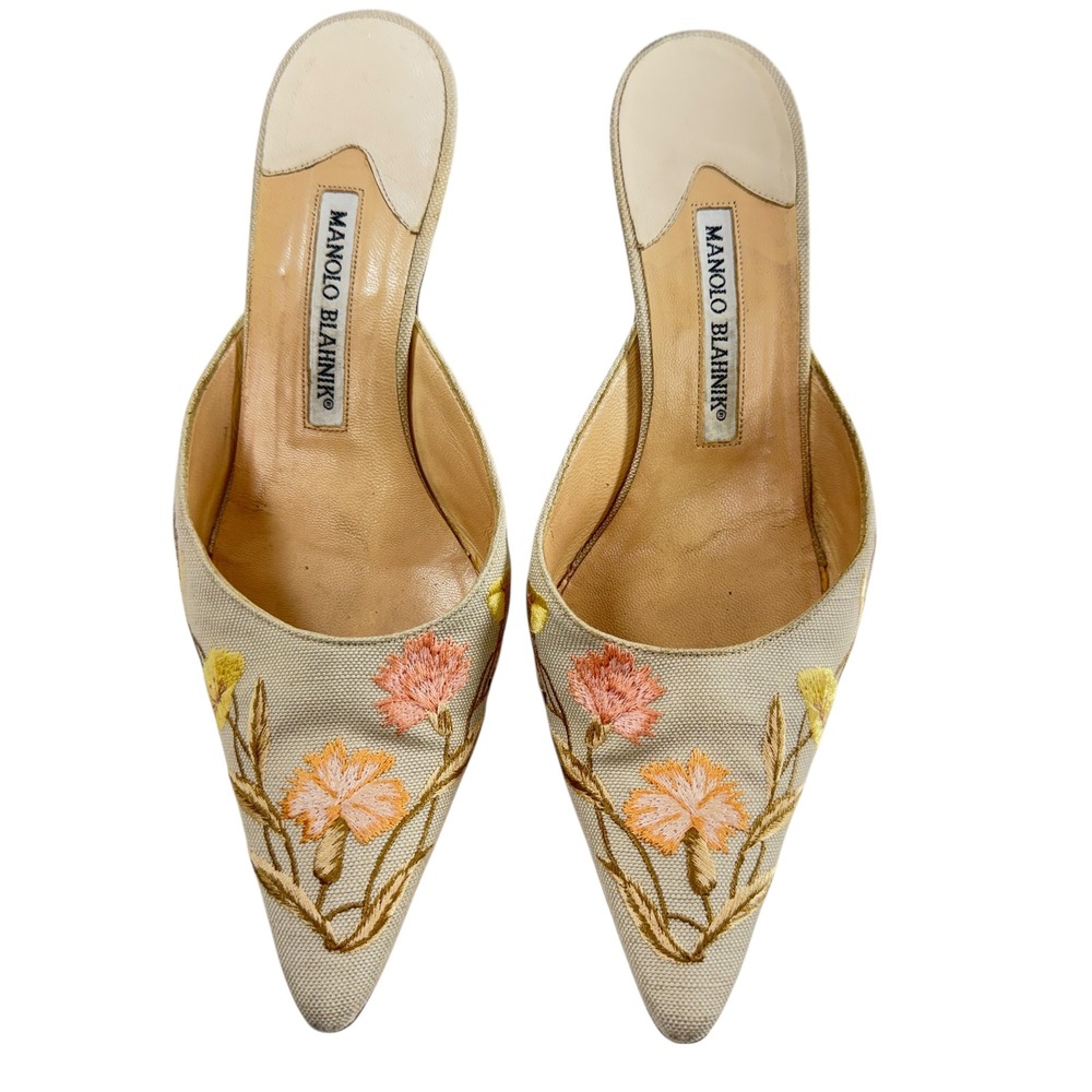 VERY RARE Manolo Blahnik Beige Embroidered Floral Mules - Picture 3 of 13